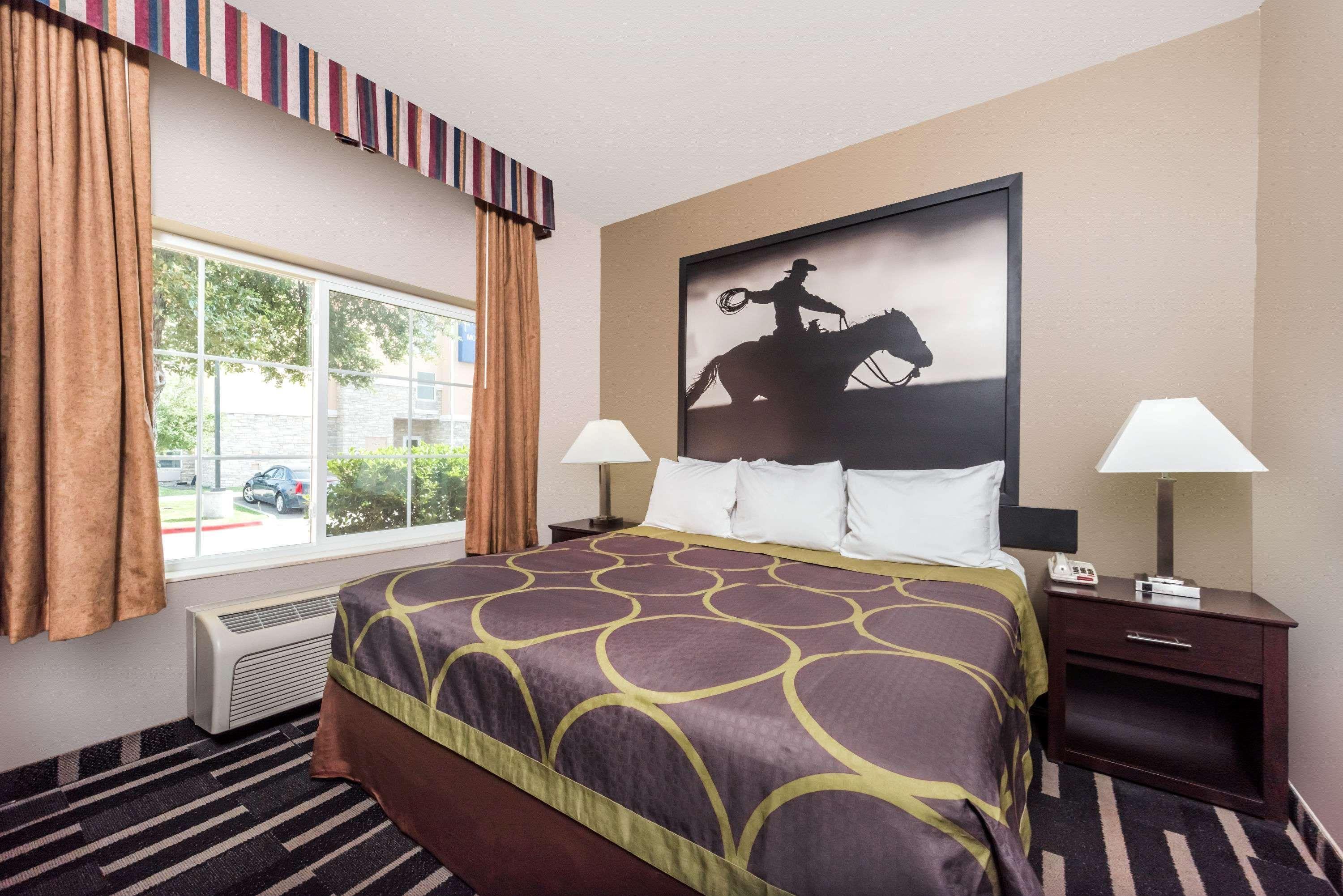 Super 8 By Wyndham Fort Worth North Екстериор снимка