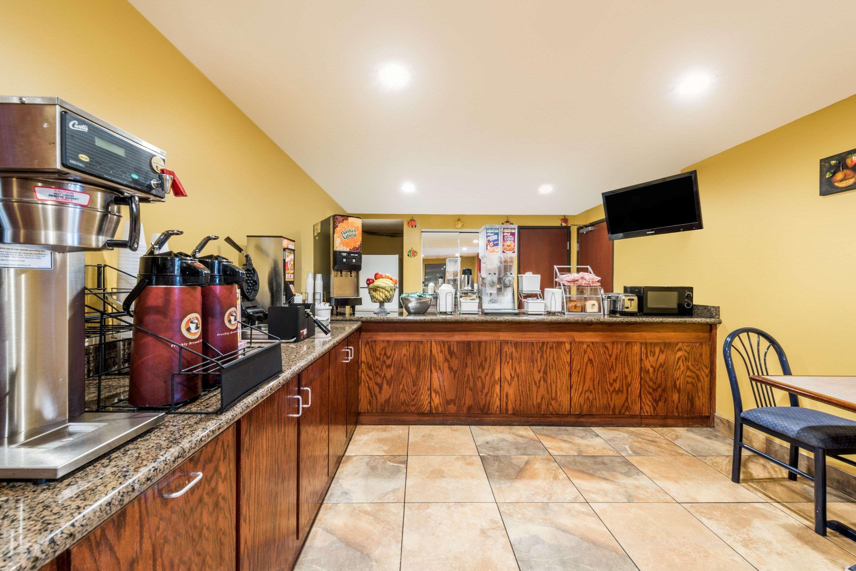 Super 8 By Wyndham Fort Worth North Екстериор снимка