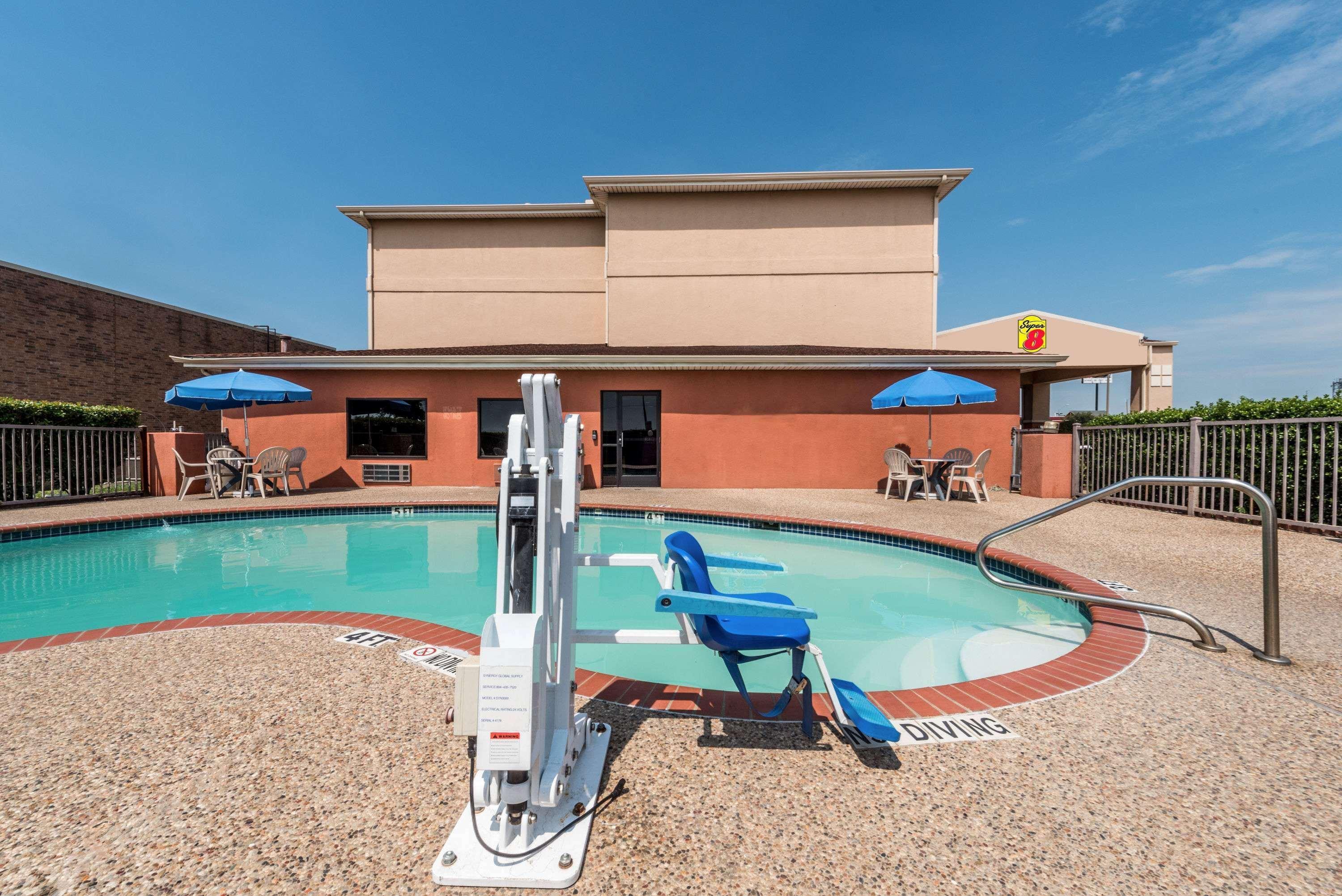 Super 8 By Wyndham Fort Worth North Екстериор снимка