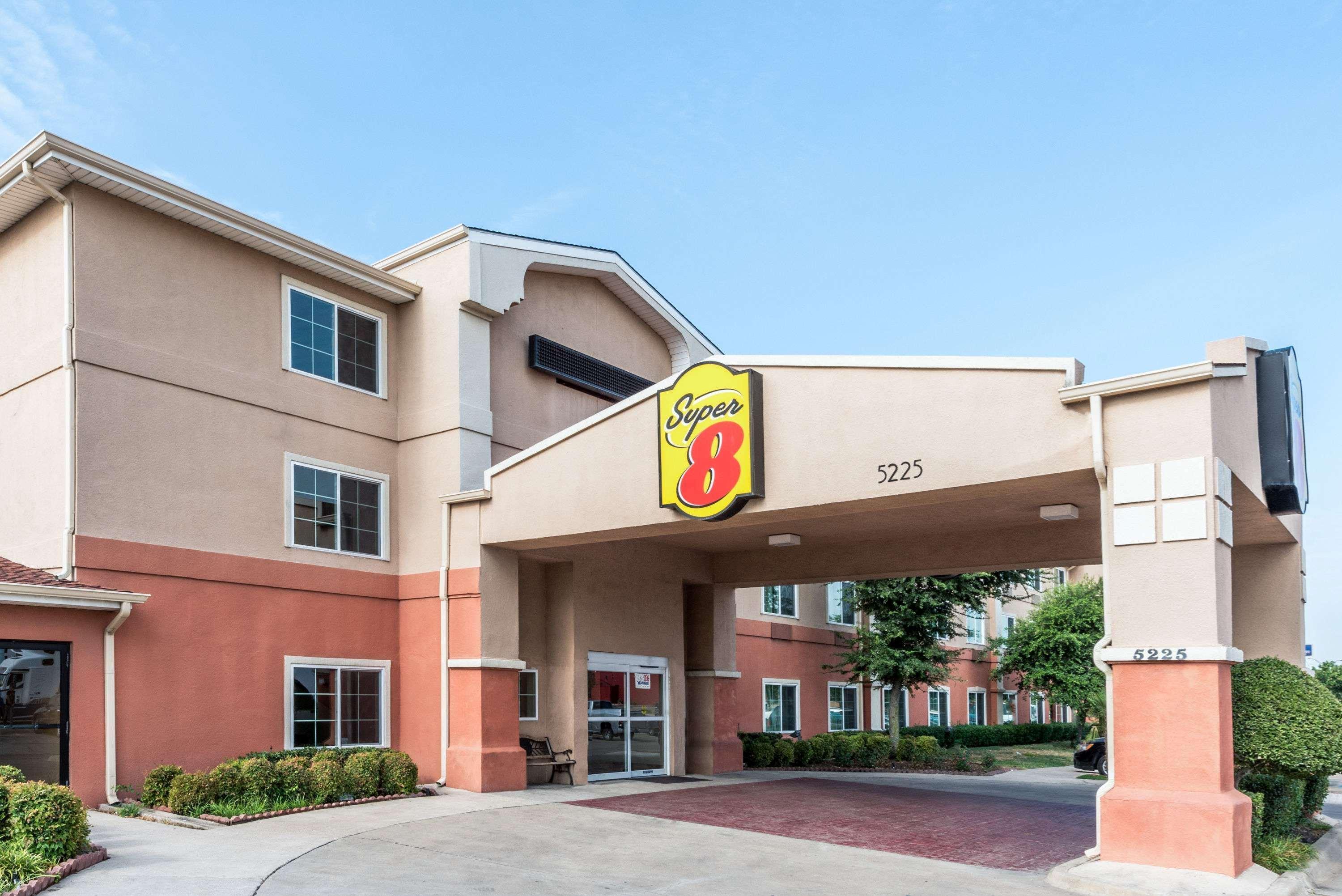 Super 8 By Wyndham Fort Worth North Екстериор снимка