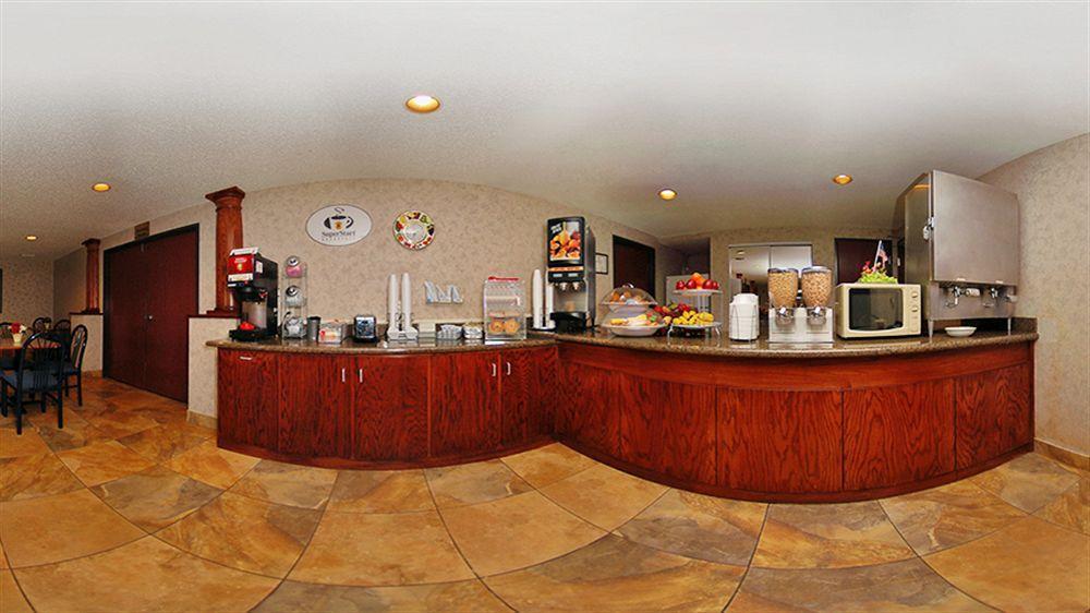 Super 8 By Wyndham Fort Worth North Екстериор снимка